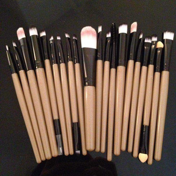 New Beauty Makeup Set - Picture 2 of 3